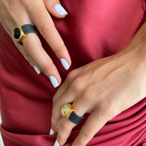טבעת עור וקריסטל שחור - סי סמדר אליאסף מעצבת תכשיטים בעבודת יד