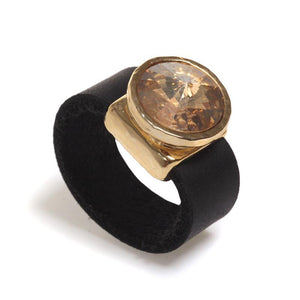 טבעת עור וקריסטל זהוב - סי סמדר אליאסף מעצבת תכשיטים בעבודת יד