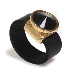 טבעת עור וקריסטל שחור - סי סמדר אליאסף מעצבת תכשיטים בעבודת יד